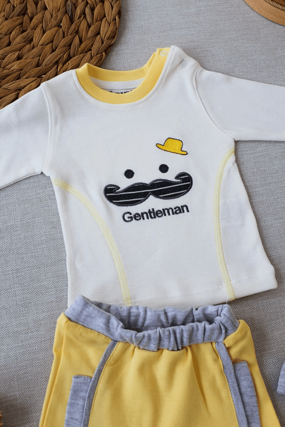 Bebek Gentleman Temalı Nakışlı Uzun Kollu Sweatshirt & Salopet Takımı Sarı